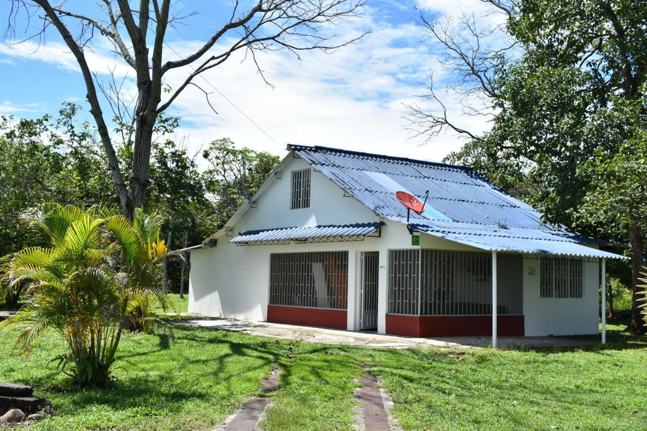 Club Bella Suiza - Carlos Ossa Escobar Marsella  Extérieur photo