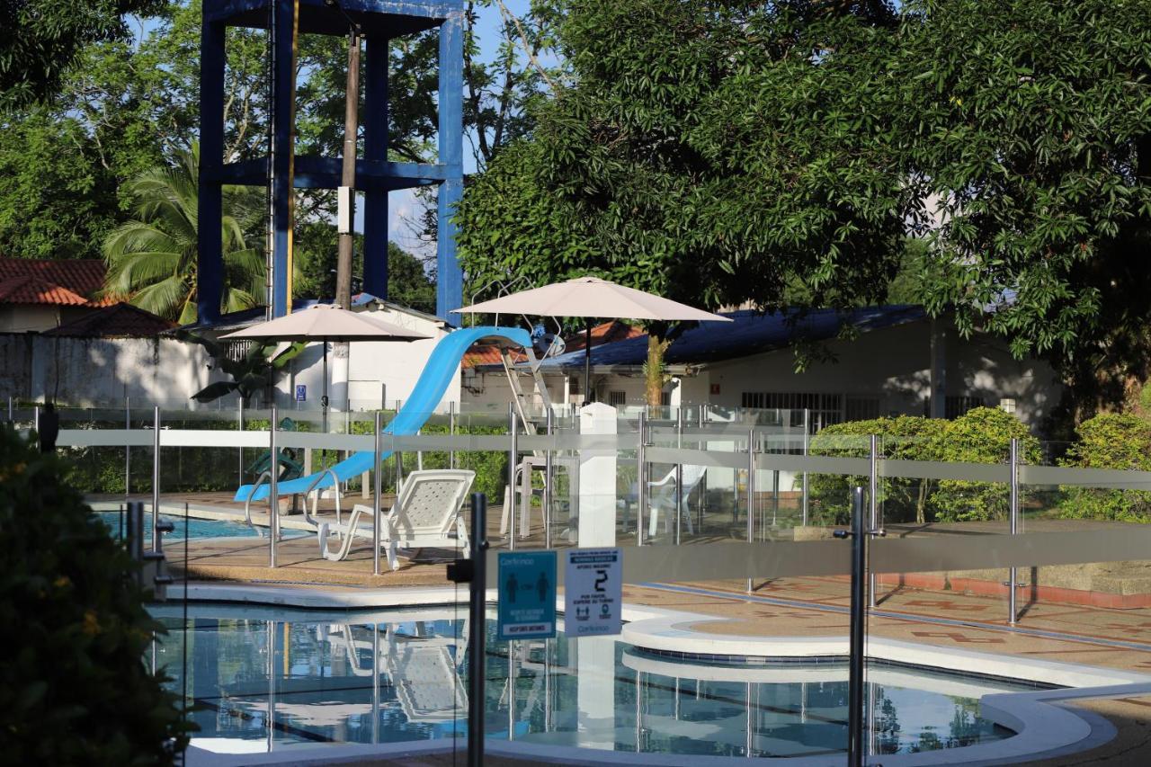 Club Bella Suiza - Carlos Ossa Escobar Marsella  Extérieur photo